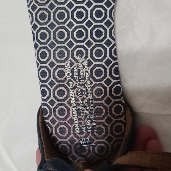 Toms Sandals co-op Johnathan Adler 7 - Picture 3 of 3